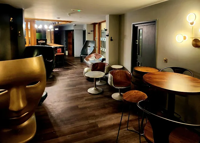 Pinnacle Suites Hotel