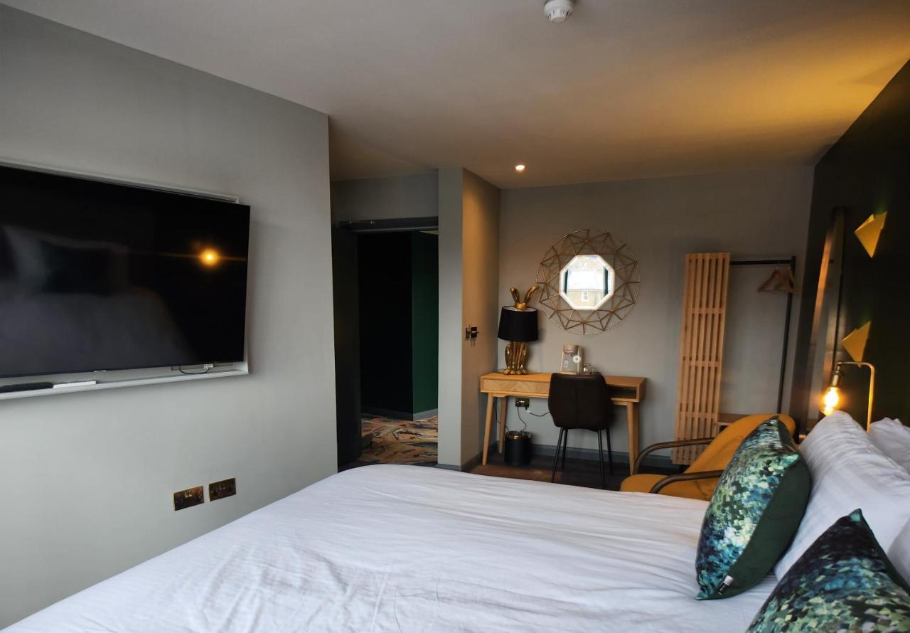 Pinnacle Hotel *