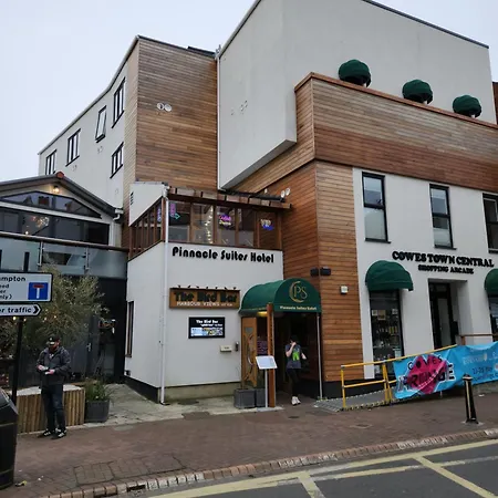 Pinnacle Suites Hotel Cowes  Exterior photo